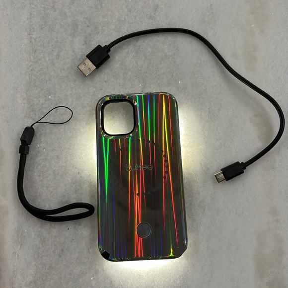 LuMee Paris Hilton Holographic Halo lighted phone case - Picture 6 of 7